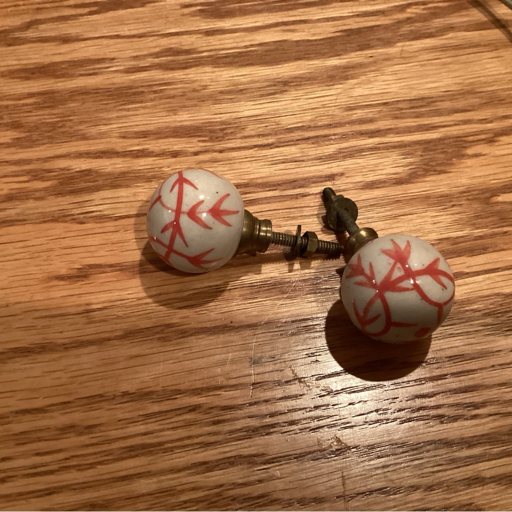 Pretty painted porcelain knobs (2).
